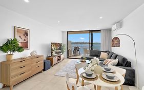 Modern 1-Bedroom Apt With Sweeping Water Views